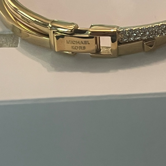 π Michael Kors Gold color Bracelet and Earring Set - Picture 4 of 17